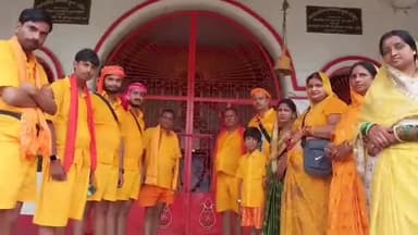 भरगामा: भरगामा के सार्वजनिक दुर्गा मंदिर से शिव भक्त कांवरियों का जत्था देवघर रवाना, बोल बम के नारों से गुंजायमान हुआ परिसर