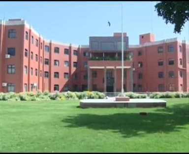 ग्वालियर गिर्द: अश्लील वीडियो सामने आने के बाद नगर निगम के  वार्ड स्वास्थ्य अधिकारी को निगमायुक्त ने किया निलंबित