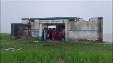 रामनगर: खुज्झी गांव में सरयू नदी ने दिखाया विकराल रूप, नदी में आधा खुज्झी विद्यालय व कई घर समाए