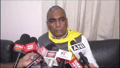 वाराणसी सर्किट हाउस पहुँचे सुभासपा के राष्टीय अध्यक्ष ओमप्रकाश राजभर ने समाजवादी पार्टी पर साधा निशाना