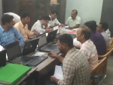 बांसगांव: तहसील बांसगांव में अंश निर्धारण कार्य पूरा न होने के कारण SDM व तहसीलदार खुद कार्य में जुटे