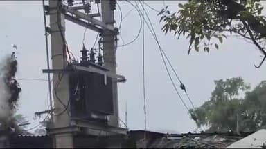 रीगा: मिल चौक पर बिजली की तार में शॉर्ट-सर्किट से लगी आग, टला बड़ा हादसा