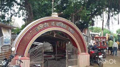 मुंगेर: चंडिका स्थान परिसर में लगा गंदगी का अंबार, भक्तों को हो रहे गंदगी से परेशानी