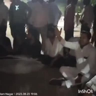 मड़ियाहू: सतीश हत्याकांड को लेकर लोगों ने मरियाहू बाईपास पर बीती रात शव को सड़क पर रखकर किया चक्का जाम