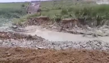 चितरंगी: रिलायंस सासन पावर के हर्रहवा ऐस डैम से राखड़ का शुरू हुआ रिसाव, आप नेता ने कहा- डैम कभी भी हो सकता है धराशायी