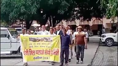 देेेवरिया: बैतालपुर चीनी मिल चलाने की मांग के साथ चीनी मिल चलाओ संघर्ष समिति ने कलेक्ट्रेट में बैठक कर दिया ज्ञापन