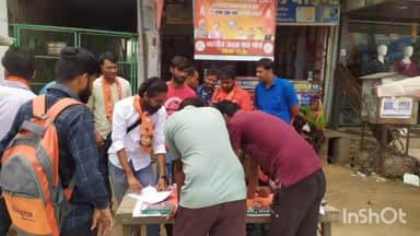 दौसा: भाजपा युवा मोर्चा ने दौसा के गांधी तिराहे पर चलाया सदस्यता अभियान