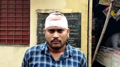 बदायूं: रोडवेज बस स्टैंड पर कंडक्टर और ड्राइवर में बस में सवारियां बैठाने को लेकर झगड़ा हुआ कंडक्टर घायल हुआ