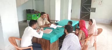 सुरसंड: सुरसंड थाना परिसर में दरोगा नुमान खान ने सुनी लोगों की समस्याएँ, एक मामले का हुआ निपटारा