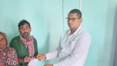 अरेराज: अनुमंडल कार्यालय में अपनी समस्या को लेकर पहुंचे एक दंपति को एसडीएम में तुरंत उपलब्ध कराया राशन कार्ड