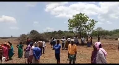 కావలి: బోగోలు మండలం అక్కరాజు వారి కండ్రిక సమీపంలో భూ అక్రమాలను అడ్డుకున్న గ్రామస్తులు