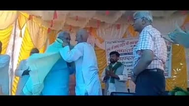 खोदावंदपुर: मेघौल में शहीद स्मारक स्थल पर विधायक ने किया माल्यार्पण, हुआ कार्यक्रम का आयोजन