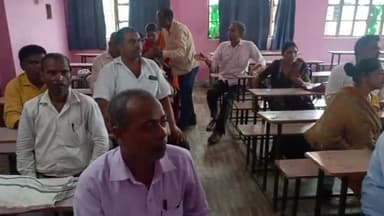 करपी: उच्च विद्यालय किंजर में 25 विद्यालयों के प्रधानाध्यापकों के साथ शिक्षा विभाग के अधिकारियों ने VC के जरिए की समीक्षा बैठक