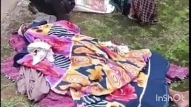 गुना नगर: धरनावदा थाना क्षेत्र के लोगों ने एक घायल व्यक्ति को कलेक्ट्रेट गेट पर रखकर किया प्रदर्शन, वीडियो हुआ वायरल