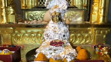 पीरटांड: पारसनाथ पर्वत में श्वेतांबर मत से गुरुवार को चढ़ाया गया निर्वाण लड्डू