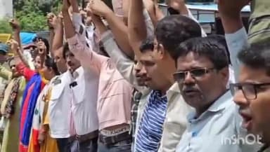 रतलाम नगर: छतरीपुल स्थित बाबा साहेब अंबेडकर की प्रतिमा पर पटवारियों ने मानव श्रृंखला बनाकर किया प्रदर्शन, प्रतिमा को दिया ज्ञापन