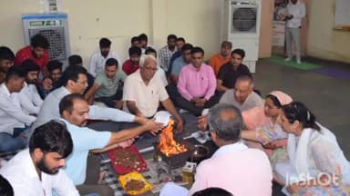 रेवाड़ी: रेवाड़ी के इंदिरा गांधी विश्वविद्यालय के पुरुष छात्रावास में हवन यज्ञ के साथ की गई नए शैक्षणिक सत्र की शुरुआत