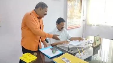 आगरा: संजय प्लेस स्थित जलकल विभाग इस वर्ष ऑनलाइन और हाईटेक तरीके से करेगा कर वसूली,जानकारी देते सचिव विजय बहादुर सिंह