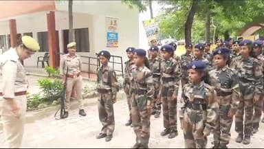 डलमऊ: जलालपुरधई मे थाना प्रभारी शरद कुमार के द्वारा छात्र-छात्राओं को अपराधियों के विषय में एवं अपराध से संबंधित दी गई जानकारी