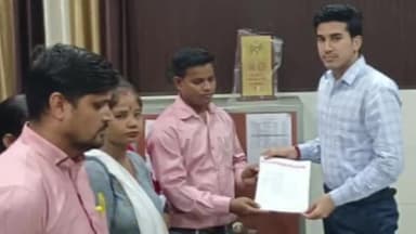 रामपुर: रोजगार सेवकों ने चमरव्वा ब्लॉक में मुख्यमंत्री योगी आदित्यनाथ के नाम BDO को सौंपा आठ सूत्रीय मांगों का ज्ञापन