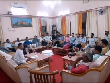 टीकमगढ़: टीकमगढ़ रेस्ट हाउस में प्रेस वार्ता की गई आयोजित, भाजपा जिला अध्यक्ष ने कांग्रेस से मंगा 15 महीने का हिसाब