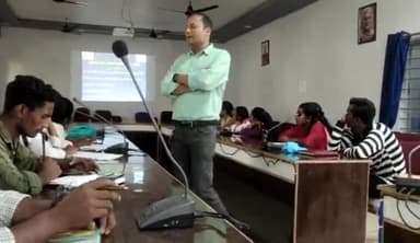 दरभा: दरभा जनपद के सभागार में बिहान के द्वारा बैंक सखियों को दिया जा रहा एकदिवसीय प्रशिक्षण