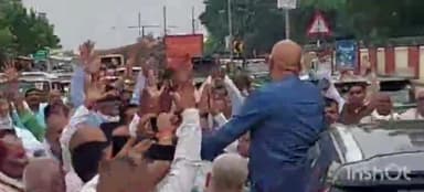 वाराणसी निवासी कांग्रेस के नवनियुक्त प्रदेश अध्यक्ष पदभार ग्रहण करने भारी काफिले के साथ लखनऊ रवाना