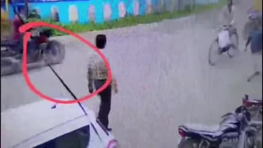 रतलाम नगर: नगर निगम स्थित बालाजी मंदिर से हुई एक पटवारी की मोटरसाइकिल चोरी सीसीटीवी फुटेज आया सामने पुलिस जुटी जांच में