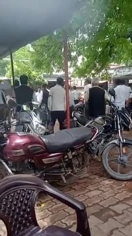 अधिवक्ताओं की मांगे न पूरी होनेपर काली पट्टी बांधकर तहसील परिसर में किया बिरोध प्रदर्शन #local4vocal #localnews