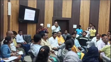 गया टाउन सीडी ब्लॉक: गया नगर निगम सभागार में पार्षदों के साथ डेंगू व चिकनगुनिया से बचाव को लेकर स्वास्थ्य विभाग की टीम ने की बैठक