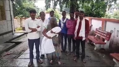 बदायूं: इनायतगंज गांव में दीवार गिरने से 5 माह की बच्ची की दीवार के मलबे में दबकर मौत हुई