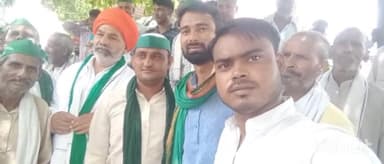 एत्मादपुर: भारतीय किसान यूनियन के राष्ट्रीय प्रवक्ता राकेश टिकैत का रहन कला टोल प्लाजा पर कार्यकर्ताओं ने किया स्वागत