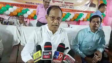 गोपालगंज: अंबेडकर भवन में एडीपी योजना के तहत सांसद डॉक्टर आलोक कुमार सुमन ने 1500 से ज्यादा दिव्यांग जनों को बांटे उपकरण