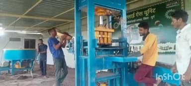 दुर्ग: सफलता की कहानी ,दानीकोकड़ी में बड़े पैमाने पर तैयार किया जा रहा है पेवर ब्लॉक यूनिट -: कलेक्टर पुष्पेंद्र मीणा