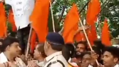 शिवपुरी नगर: भारतीय किसान संघ ने मुख्यमंत्री के नाम कलेक्टर को ज्ञापन सौंपा, सैकड़ो किसान  रहे उपस्थित