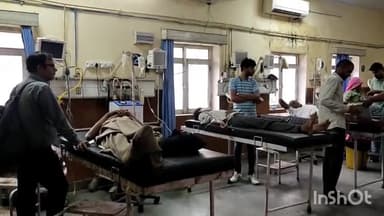 दौसा: 11 सूत्री मांगों को लेकर नर्सेज रहे सामूहिक अवकाश पर,नर्सिंग स्टूडेंटों ने संभाला इमरजेंसी में मोर्चा, किया इलाज