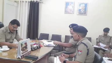 हरिद्वार: अजय गणपति कुंभार, पुलिस अधीक्षक रेलवे ने पुलिस अधिकारियों को कर्मचारी संग थाना जीआरपी हरिद्वार में की अपराध समीक्षा