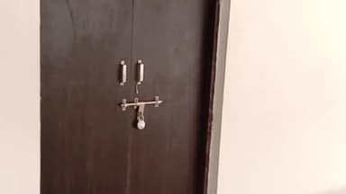 रतलाम नगर: शासकीय कर्मचारी संगठन द्वारा हड़ताल करने पर कलेक्ट्रट में लगे रहे ताले, दूरदराज से आने वाले लोगों को हुई परेशानी