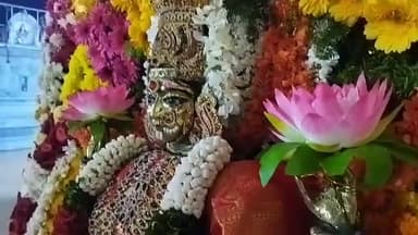 కావలి: శ్రావణ శుక్రవారం సందర్భంగా అల్లూరులోని పోలేరమ్మ ఆలయంలో అమ్మవారికి విశేష పూజలు