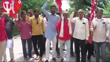 कोटा/ इटावा।
17 सूत्रीमांगों को लेकर निर्माण मजदूरों ने किया प्रदर्शन 
-मुख्यमंत्री के नाम उपखण्ड अधिकारी को दिया ज्ञापन