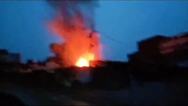 हरलाखी: साहरघाट स्थित एक जूता-चप्पल की दुकान में आग लगने से लाखों रुपए का समान जलकर हुआ राख