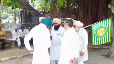 ਪਟਿਆਲਾ: ਪ੍ਰੀਤਮ ਸਿੰਘ ਕਿਸਾਨ ਦੀ ਮ੍ਰਿਤਕ ਦੇਹ ਨੂੰ ਰਜਿੰਦਰਾ ਹਸਪਤਾਲ ਤੋਂ ਉਸ ਦੇ ਜੱਦੀ ਪਿੰਡ ਮੰਡੇਰ ਕਲਾ ਲਿਜਾਇਆ ਗਿਆ