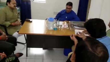 हरिद्वार: सिटी बस संचालन को लेकर हरिद्वार बस स्टैंड पर रोडवेज सहायक महाप्रबंधक को सौंपा गया ज्ञापन