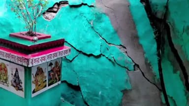 कलियासोल: देवीयाना में भू-धसान क्षेत्र का ईसीएल अधिकारियों ने किया निरीक्षण, दहशत में ग्रामीण, घरों के बाहर जाग कर गुजारी रात