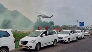 दमोह: सीएम शिवराज सिंह चौहान हेलीकाप्टर से पहुंचे गुबरा, विधायक धर्मेंद्र सिंह लोधी व अन्य जन प्रतिनिधियों ने किया स्वागत