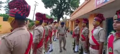 बदायूं: पुलिस लाइन परेड ग्राउंड पर वरिष्ठ पुलिस अधीक्षक ने परेड का निरीक्षण किया