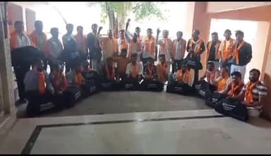 नैनवां: गणेश मंदिर प्रांगण में नचिकेता गुरुकुल के माध्यम से 15 ग्राम पंचायत में निशुल्क वॉलीबॉल सामग्री का किया गया वितरण