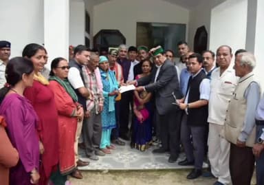 मामलिग: ममलीग के गांव जडोन में स्वास्थ्य मंत्री धनीराम शांडिल ने प्रभावितों को वितरित की राहत राशि,