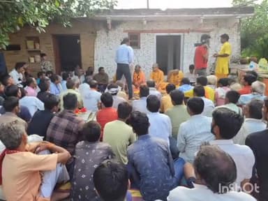 टीकमगढ़: मजना गांव पहुंची स्नेहा यात्रा ग्रामीण हुए शामिल