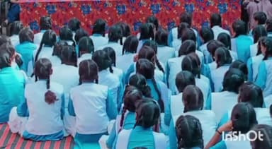 ईसागढ़: ईसागढ़ के शासकीय कन्या हाई सेकेंडरी पहुंची sdm मतदाता जागरूकता अभियान को लेकर छात्रों को किया जागरूक